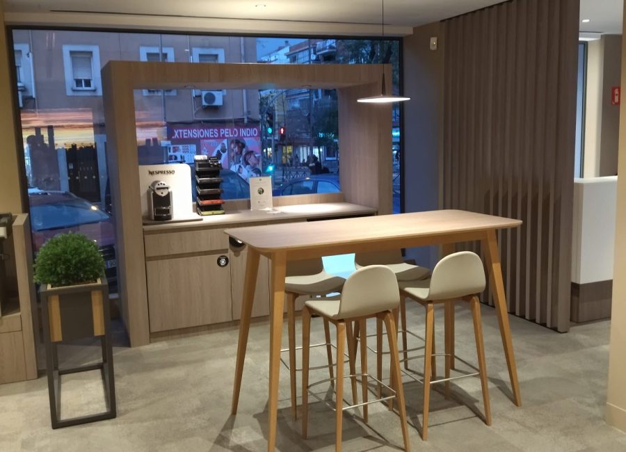 CaixaBank · Av. de Albufera · Fotografía 1